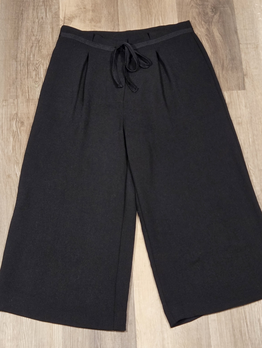 The Limited Gaucho Pants Size 8 Wide Leg Black Capris